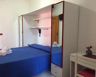 Hotel Villa Susy - Davoli - Bedroom