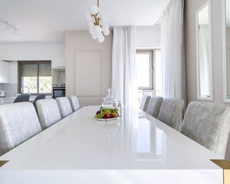 Luxury Three-Bedroom/Terrace Over Old City View - เยรูซาเล็ม - ห้องอาหาร