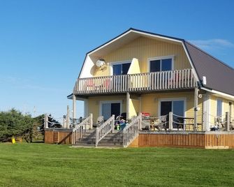 Sandcastles Beach House - Duneside: On Pei's Best Beach! - Kensington - Building