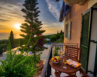 Studios Vrionis Panoramic Sunset - Kothreas - Balcony