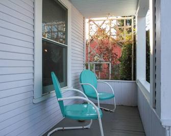 Retro Bungalow - Santa Rosa - Balcony