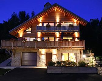 In recent chalet Independent garden level 50 m2, south-facing terrace Private parking - Allos - Bâtiment