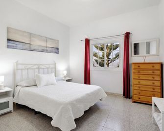 Holiday Home 'La Asomadita' with Sea View, Private Terrace and Wi-Fi - Mocanal - Schlafzimmer