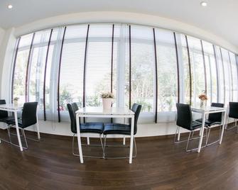 J-House Phetchaburi - Phetchaburi - Ресторан
