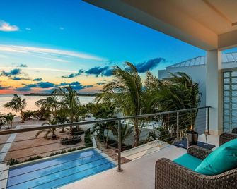 SulMare at Taylor Bay Luxury villas - Providenciales - Balkong