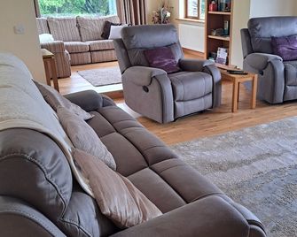 5 holiday home overlooking Lough Currane Free Wifi Near Hogs Head Golf Course - Waterville - Sala de estar
