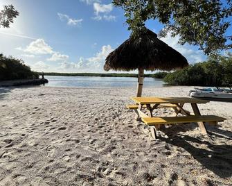 Beachside Retreat w/ Pool, Boat Ramp Dock for Rent - Key Largo - Beach