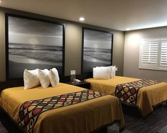 Super 8 by Wyndham National City Chula Vista - National City - Bedroom