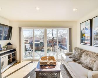 Modern Erie Home - Walk to Downtown! - Erie - Living room