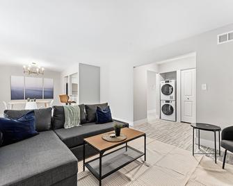 Spacious 2BR/2BA Apartment in the City - Rochester Hills - Living room