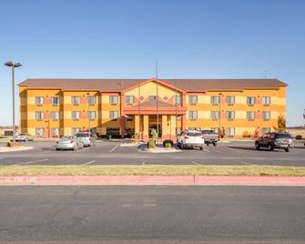 Quality Inn and Suites MidAmerica Industrial Park Area - Pryor - Building