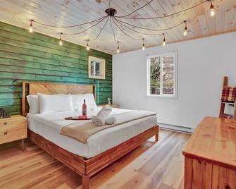 Enchanted A-Frame Cabin | Hot Tub | Firepit - Pocono Summit - Habitación