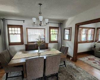 4 Bedroom Bungalow in heart of Minneapolis - 明尼阿波利斯