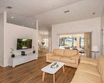 Villa Valk for families - Hernando - Living room