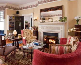Brook Farm Inn - Lenox - Salon