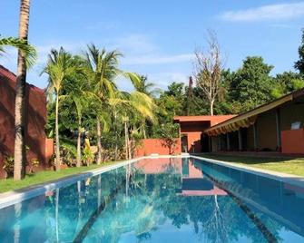 Pebble & Fins Bali Resort - Kubu - Piscina