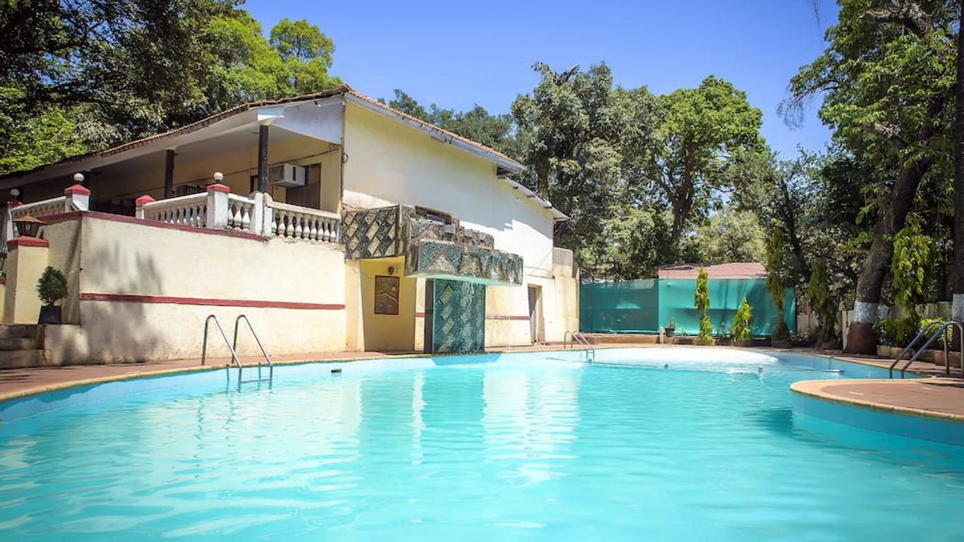 أدامو ذا فيليدج