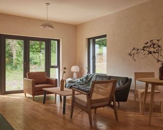 Yarn - Elmo Deluxe Suite - Ballycastle - Salon