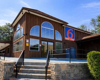 Mohican Resort Motel - Lake George - Edificio