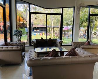 Namthong Nan Hotel - Nan - Living room