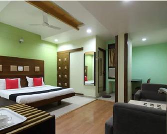 City Grand Hotel - Warangal - Bedroom
