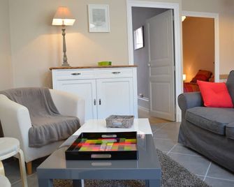 Charming furnished apartment, City center, Autun. 2 stars - Autun - Salon