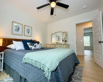 New W/ King Bed Near Tennis Center & Berry College - Rome - Schlafzimmer