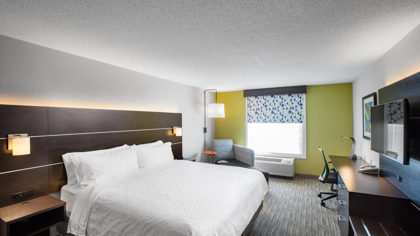 Holiday Inn Express & Suites Altoona-Des Moines