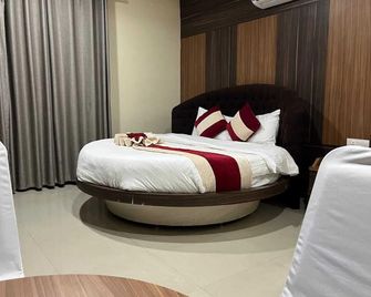 Shahi Land Hotel Pvt Ltd - Butwāl