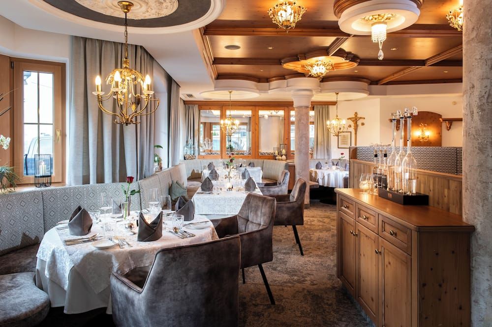 Hotel Alpenjuwel 4 Sterne Superior - Tux - מסעדה