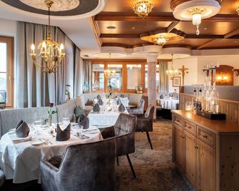 Hotel Alpenjuwel 4 Sterne Superior - Tux - מסעדה