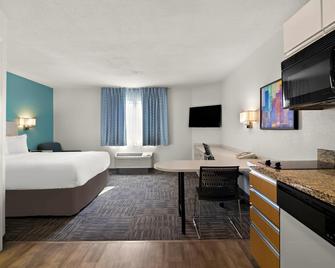 MainStay Suites Greensboro - Greensboro - Bedroom