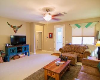 Luxury Dove Mountain Home Overlooking Preserve. Gated Community. Golf, Hiking. - Marana - Living room