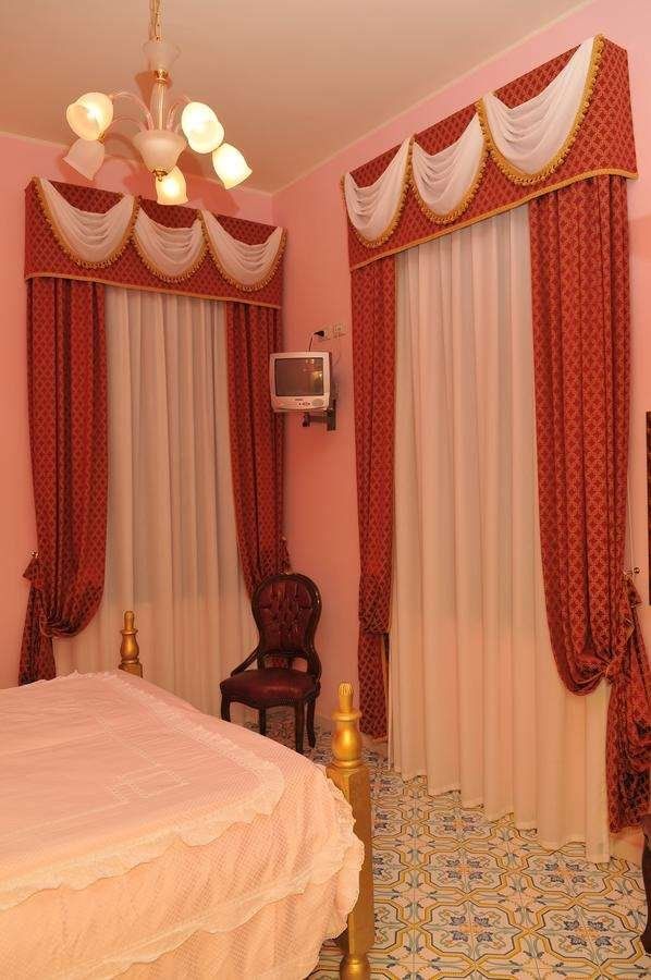 Albergo Roses - Paola - Bedroom