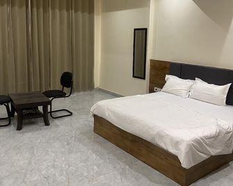 Hotel O Dream Inn - Álvaro - Habitación