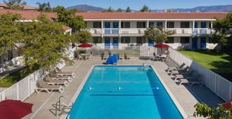 Motel 6 San Luis Obispo South - San Luis Obispo - Zwembad