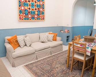 Bright newly refurbished 1950s Downtown Gem - 5 mins to Egyptian Museum - Madinat Coraya