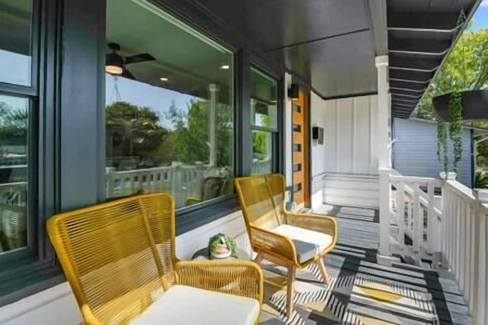 Modern Cottage+8 Guests+Covered Patio+Weber Grill - San Antonio - Balcón
