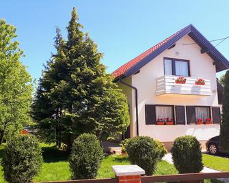 Apartment Villa Zizzy - Rakovica - Edificio