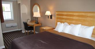 Cape Cod Inn - Hyannis - Bedroom