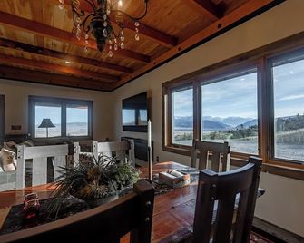 Soaring Eagle Guest Cabin - Livingston - Dining room