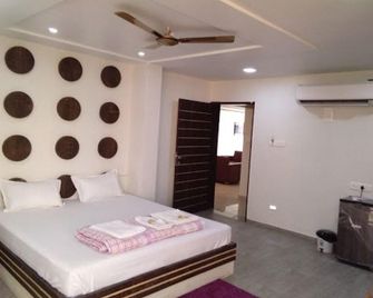 Hotel Radhika - Jetalsar - Habitación