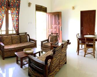 Holiday Home Blue Bird - Waskaduwa Sri Lanka - Wadduwa - Living room