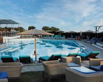 Skion Palace Beach Hotel - Bungalows Boutique - Nea Skioni - Pool