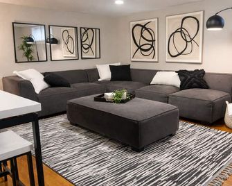 Charming Bungalow Next To Unc - Free Cruiser Bikes! - Greeley - Living room