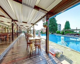 Detelina Hotel - Golden Sands - Pool