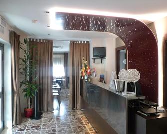 Hotel De Meis - Capistrello - Front desk