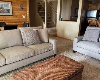 Sunset View on Otter Tail Lake / Cozy Retreat - Battle Lake - Living room