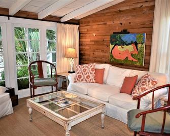 Simonton Court Historic Inn & Cottages - Key West - Living room