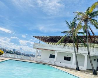 Nyali Casa Beach Bliss. Pet Friendly with nice ocean views - Mombassa - Zwembad